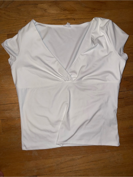 Garage Tops - Garage White V-Neck Short Sleeve Top
